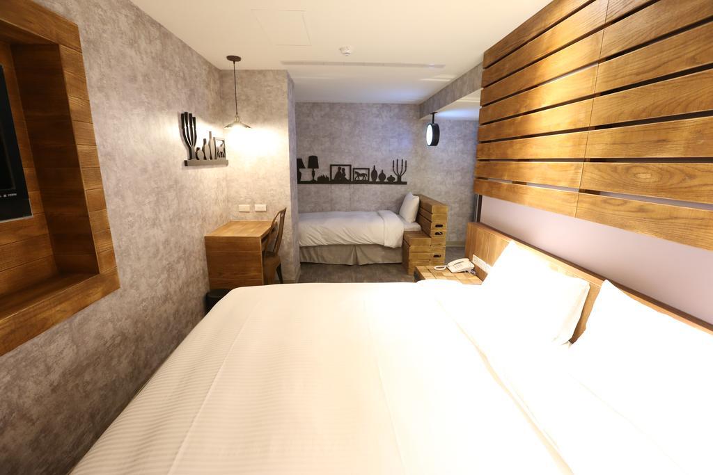 Central Hotel Taoyuan Exterior photo